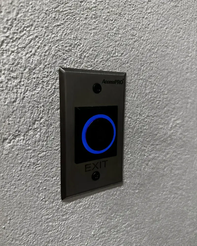 Botón de salida AccessPRO sin contacto con aro iluminado